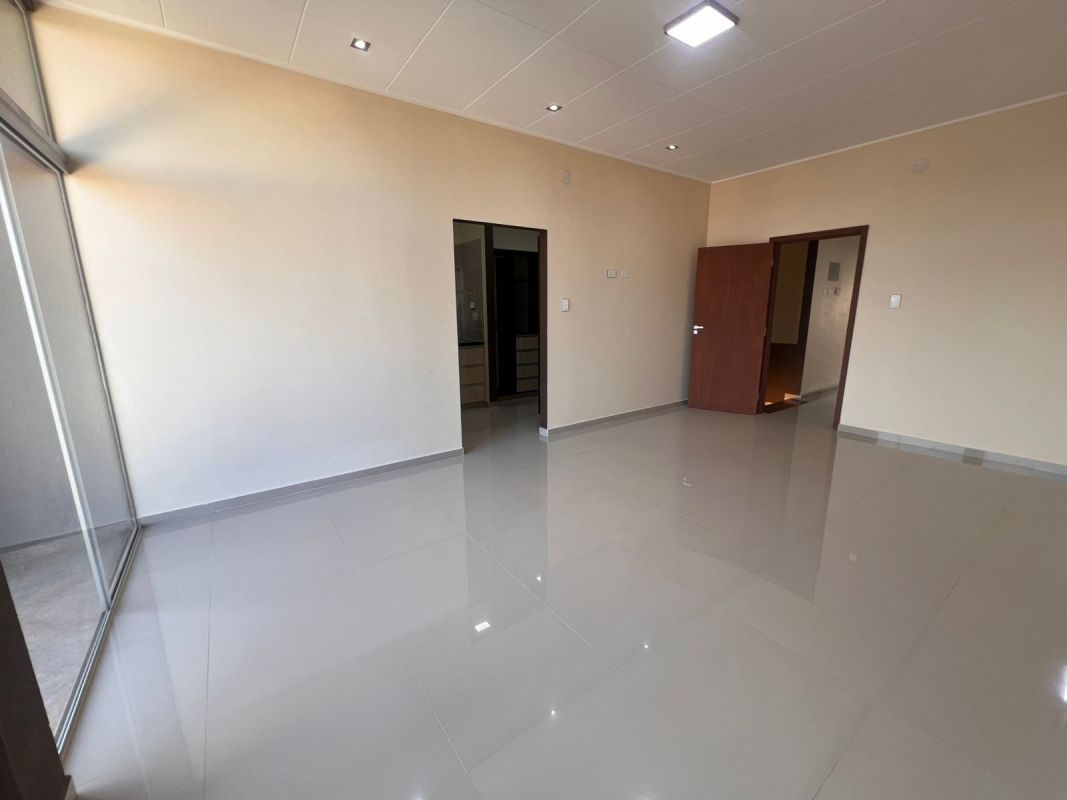 CASA DE 4 DORMITORIOS AV SANTOS DUMONT — imagen 6