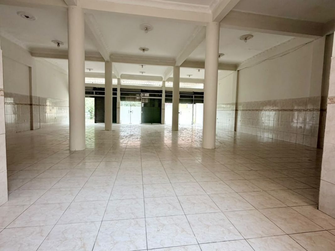 CASA COMERCIAL SOBRE AVENIDA PRINCIPAL EN VENTA — imagen 7