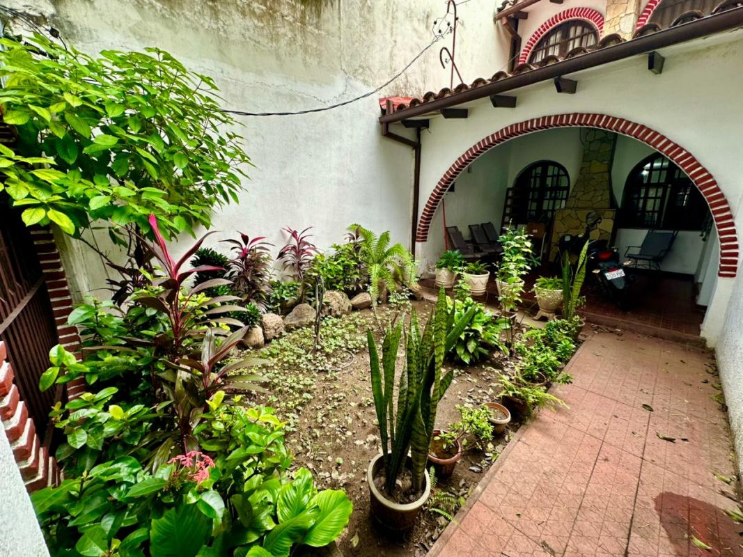 "CASA COMERCIAL EN VENTA, DE 480,80  M2, DE 2 PLANTAS, SOBRE CALLE CAMPERO" — imagen 11
