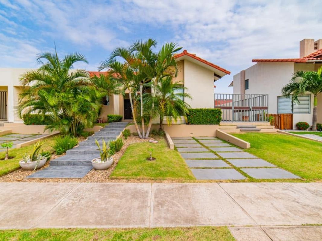 CASA EN VENTA COND. SANTA CRUZ DE LA COLINA — imagen 1