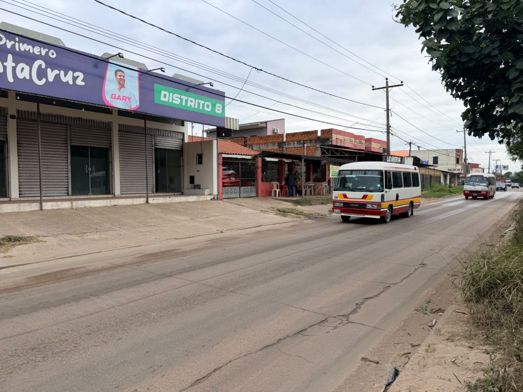 CASA COMERCIAL SOBRE AVENIDA PRINCIPAL EN VENTA — imagen 2