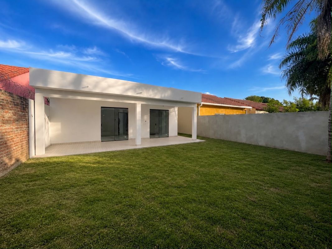 Casa de 3 dormitorios Zona Norte, Urb. Akualand Guapay — imagen 3