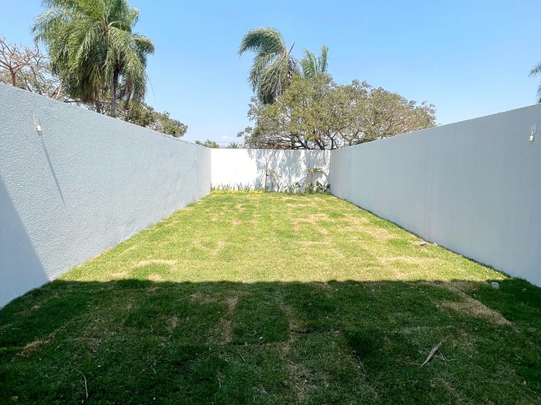 "EN PRE-VENTA, CASAS A ESTRENAR, URBANIZACIÓN MOTACÚ NORTE, FASE 2" — imagen 8