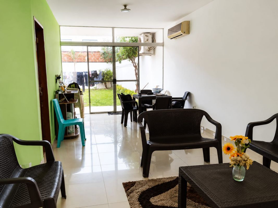 CASA DE 3 DORMITORIOS EN ANTICRETICO EN ZONA SUR. — imagen 2