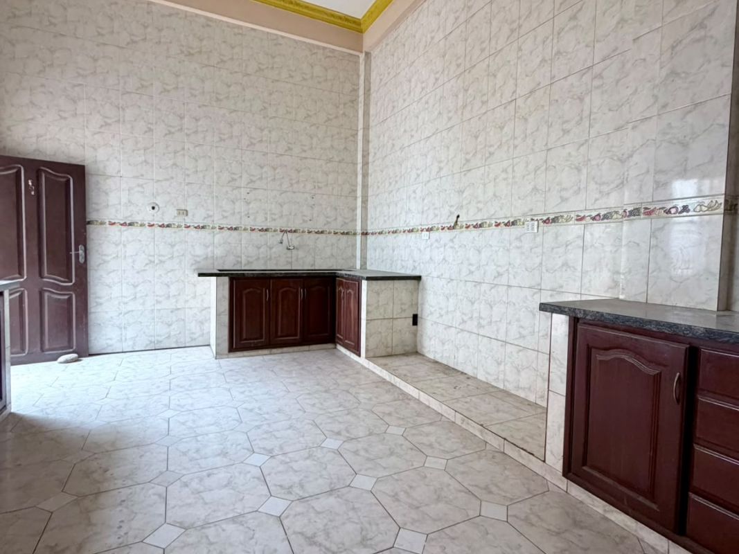 CASA COMERCIAL SOBRE AVENIDA PRINCIPAL EN VENTA — imagen 8