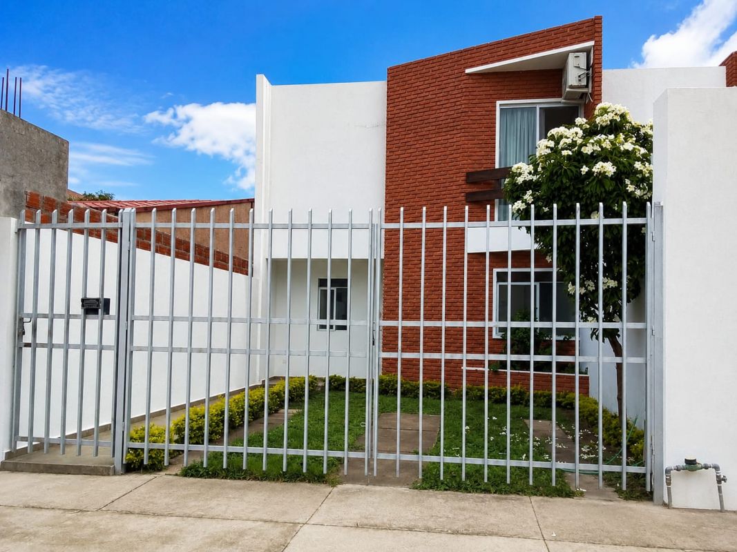 CASA DE 3 DORMITORIOS EN ANTICRETICO EN ZONA SUR. — imagen 9