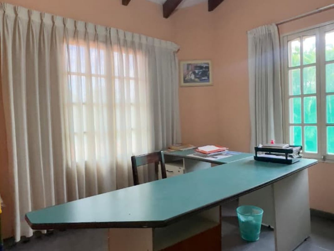 AMPLIA CASA EN VENTA, SOBRE AVENIDA BANZER, DE 772.25 M2, ZONA NORTE — imagen 11