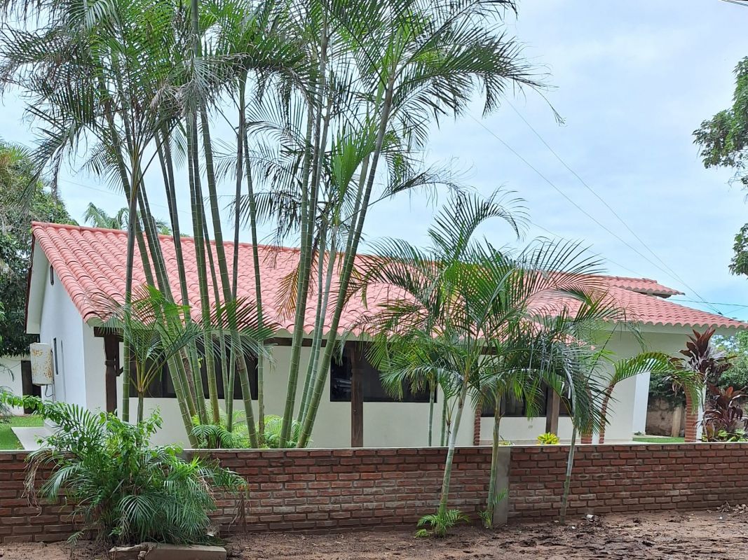 Cond. Cataluña, amplia casa en alquiler ubicada en condominio privado — imagen 9