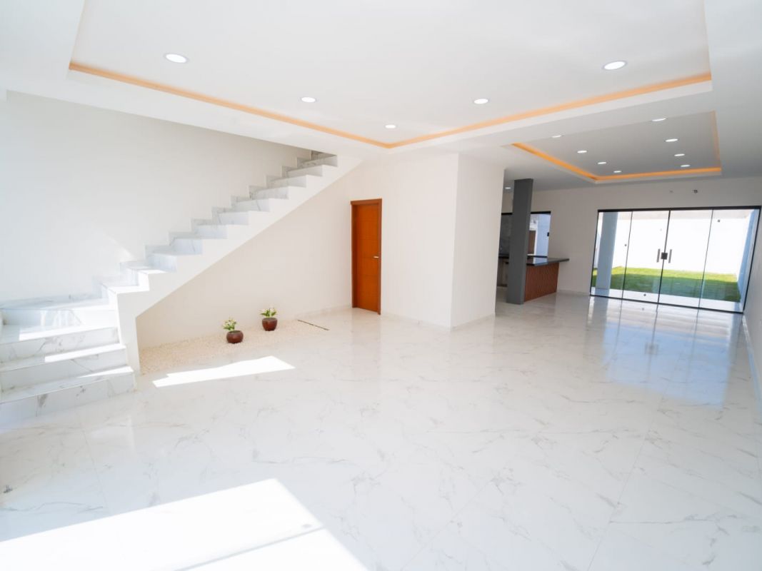 CASA A ESTRENAR DE DOS PLANTAS AV. INTERNACIONAL (PARALELA A AV. SANTOS DUMONT) — imagen 1