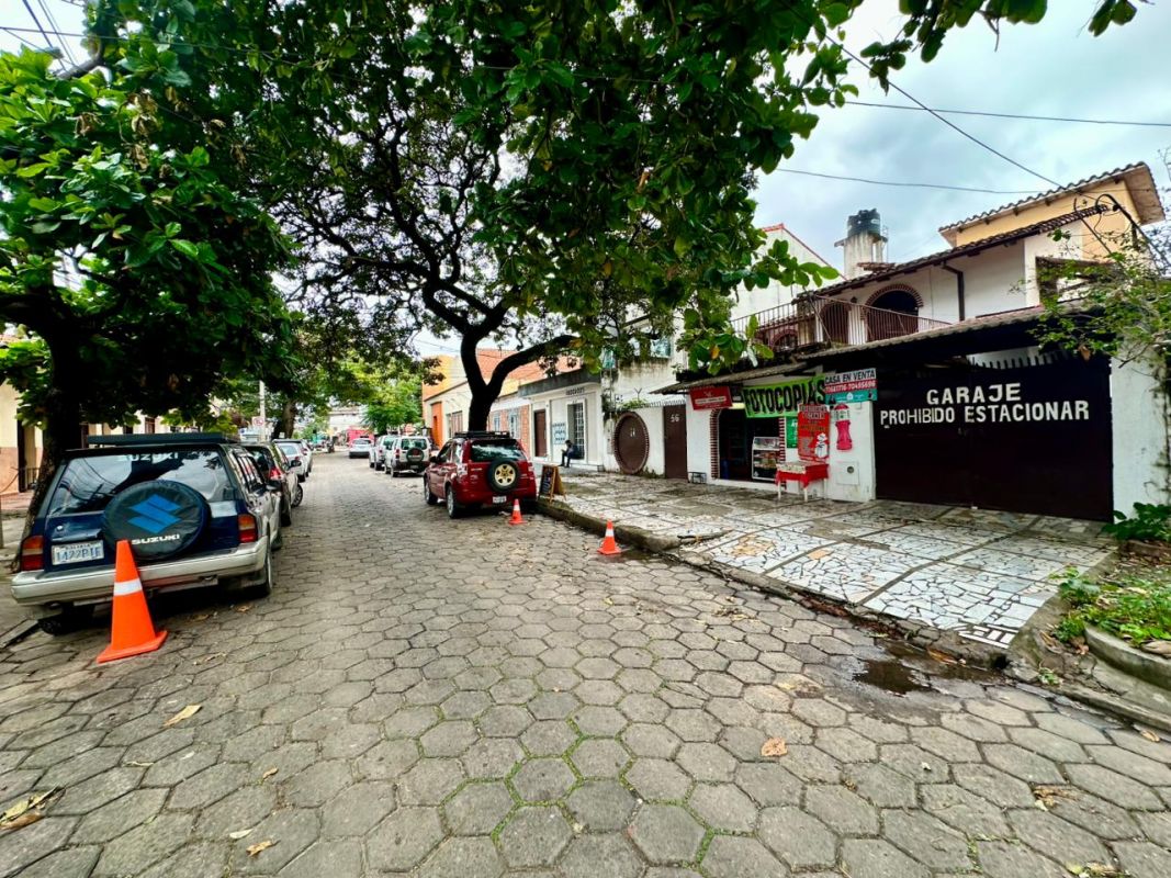 "CASA COMERCIAL EN VENTA, DE 480,80  M2, DE 2 PLANTAS, SOBRE CALLE CAMPERO" — imagen 2