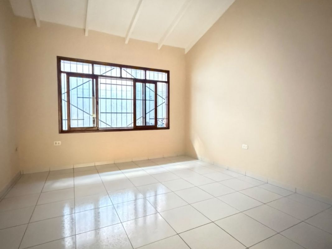 AMPLIO DEPARTAMENTO EN ALQUILER SOBRE AVENIDA — imagen 5
