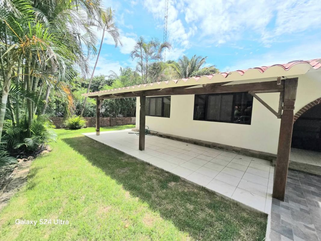 Cond. Cataluña, amplia casa en alquiler ubicada en condominio privado — imagen 14