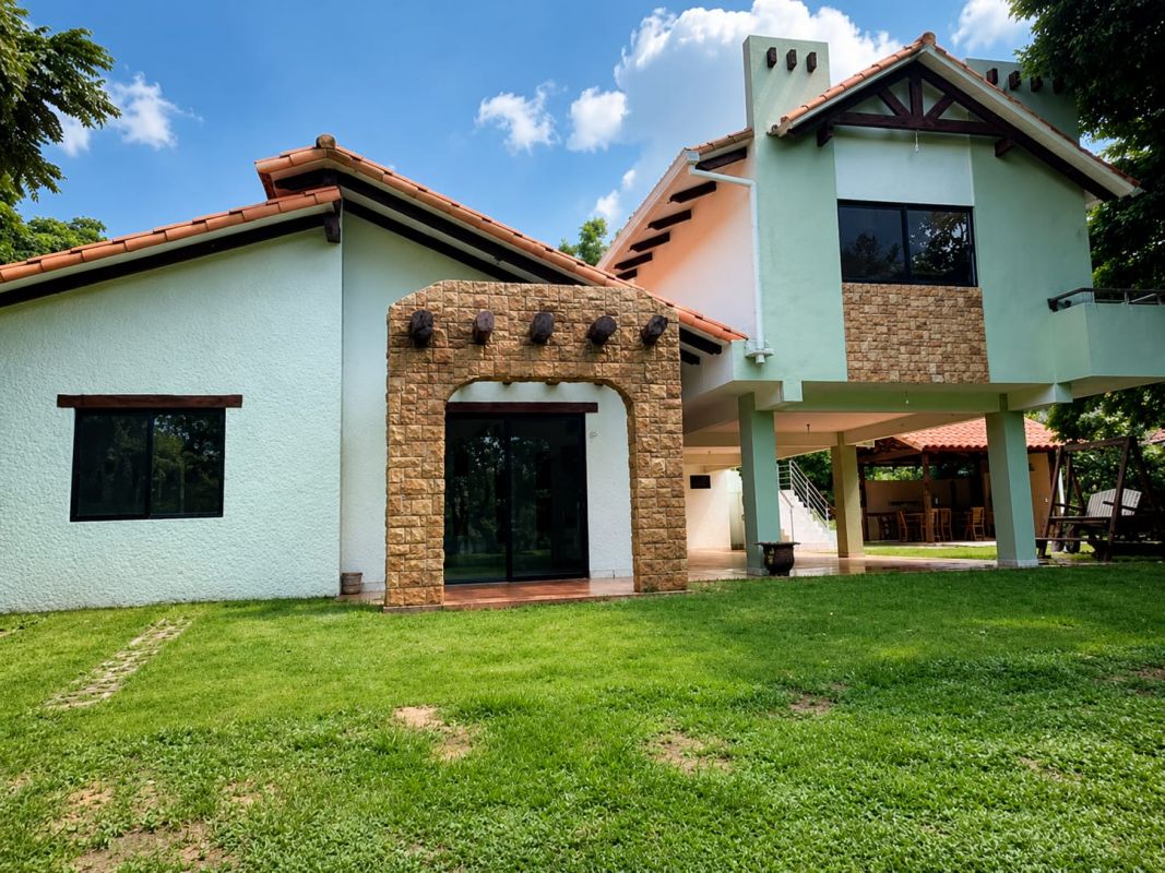 HERMOSA CASA EN LAGUNA AZUL — imagen 9