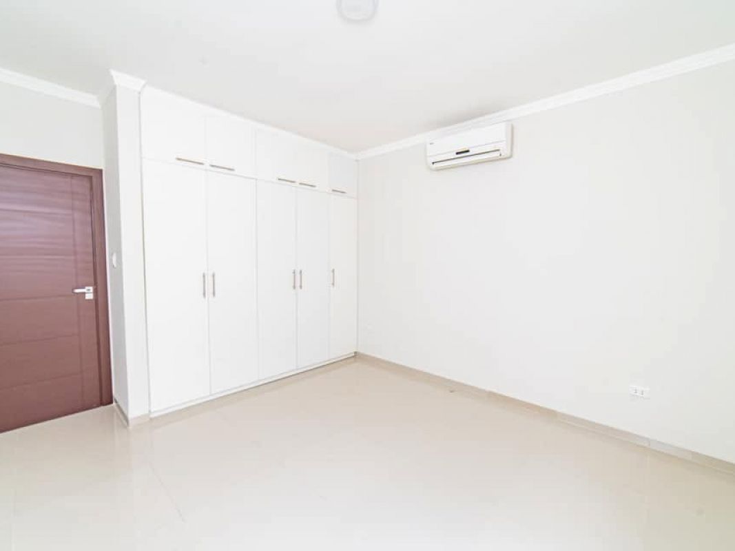 CASA EN VENTA COND. SANTA CRUZ DE LA COLINA — imagen 4