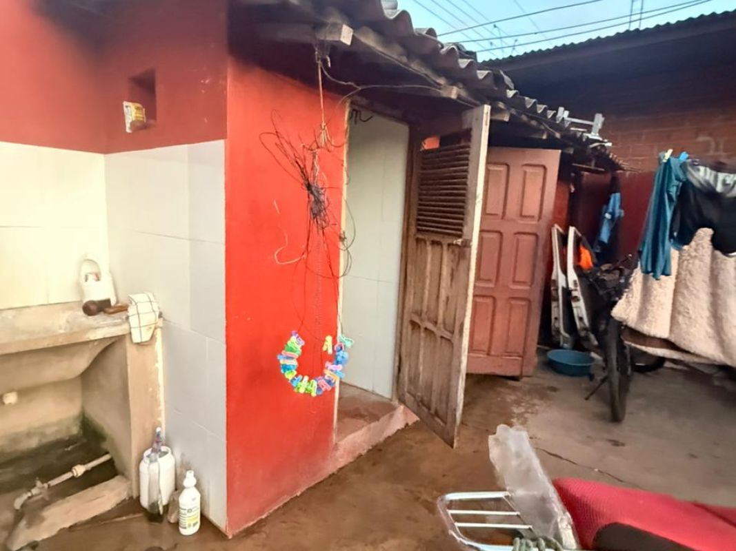Casa con terreno amplio ,zona santos dumont — imagen 4