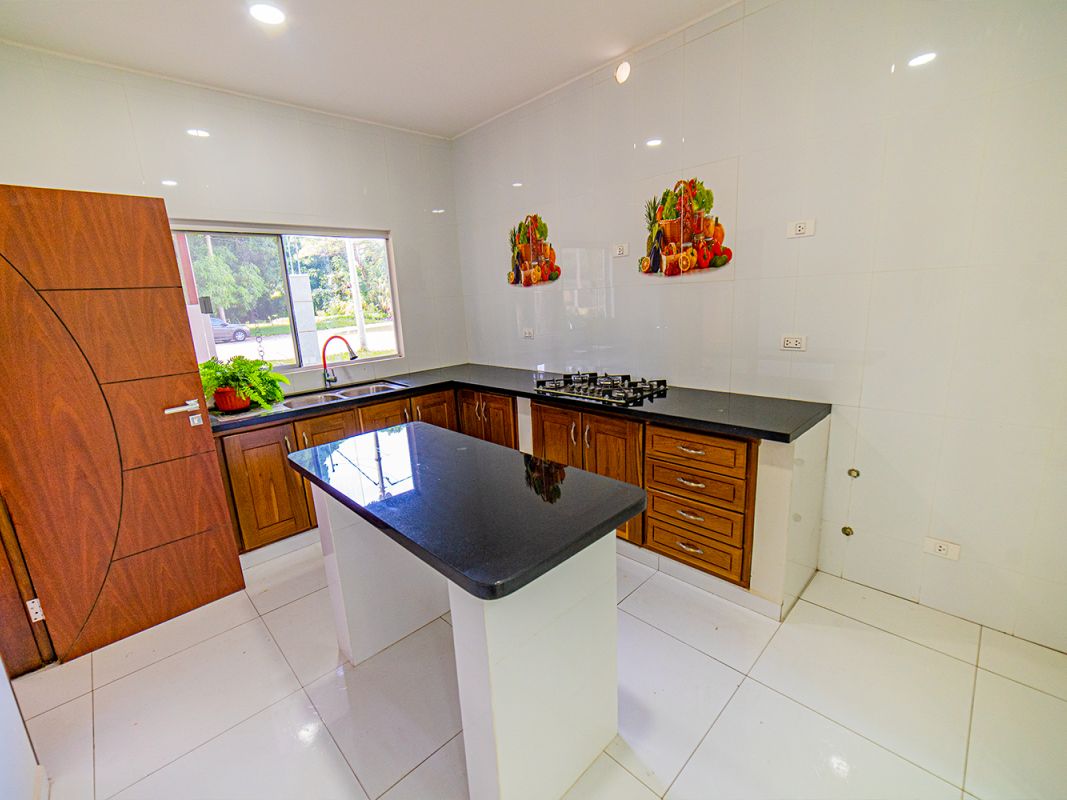 AMPLIA CASA EN KM9 DVLG - Condominio cerrado Casa Jardin — imagen 2