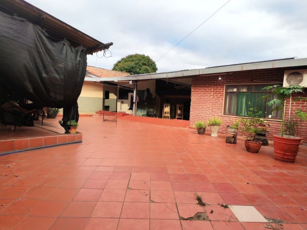 CASA EN VENTA, ZONA EL ABASTO ANTIGUO — imagen 1
