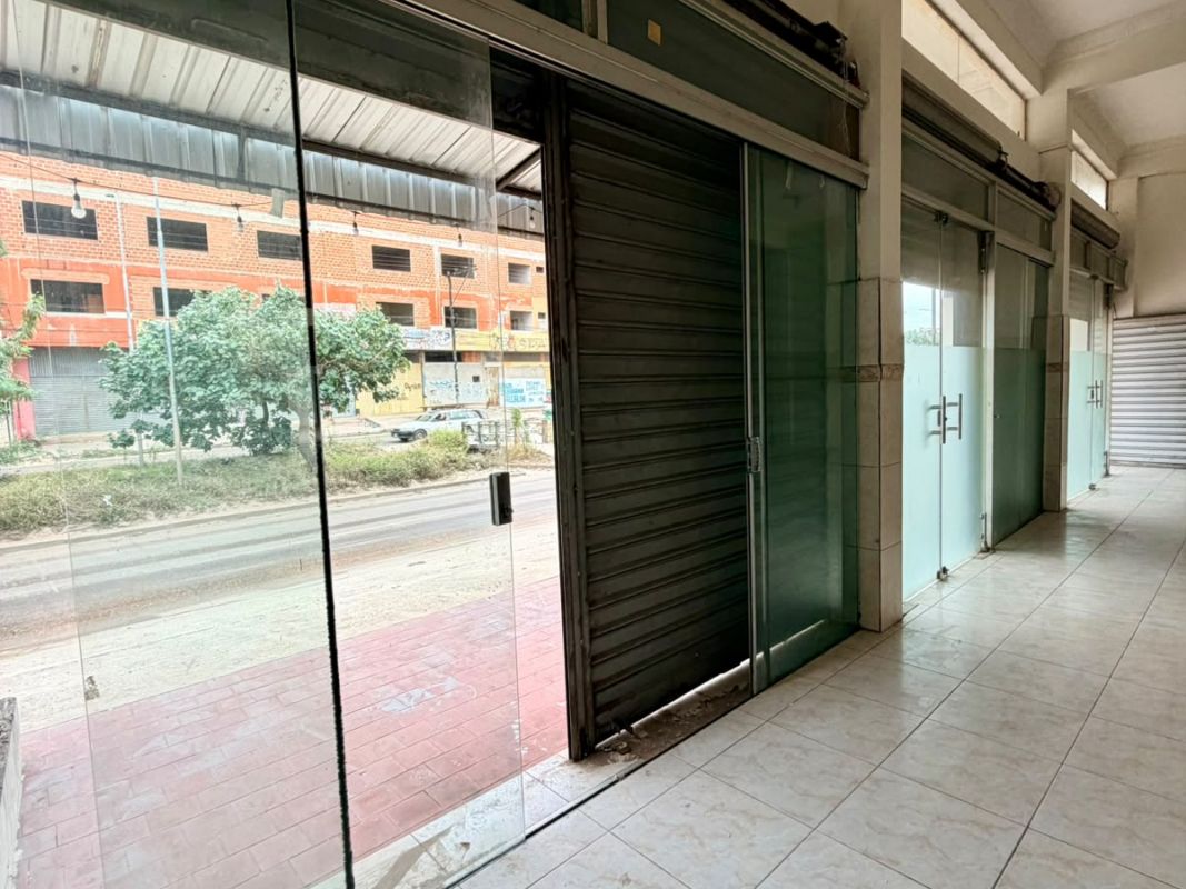CASA COMERCIAL SOBRE AVENIDA PRINCIPAL EN VENTA — imagen 3