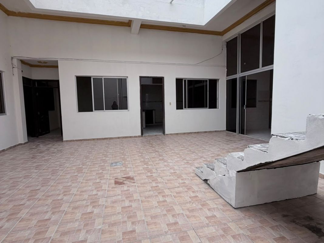 CASA COMERCIAL SOBRE AVENIDA PRINCIPAL EN VENTA — imagen 11