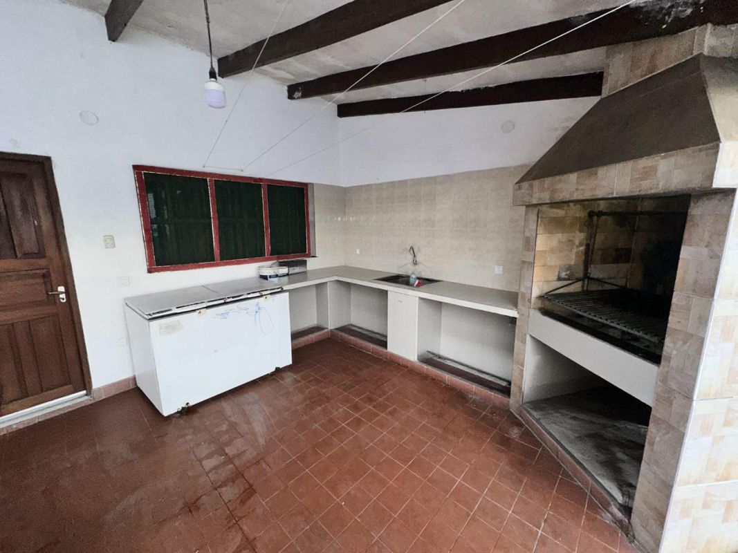 URBARI, CASA AMPLIA EN VENTA, DE 480M2, CON DEPARTAMENTO Y GARAJE PARA 4 VEHICULOS — imagen 7