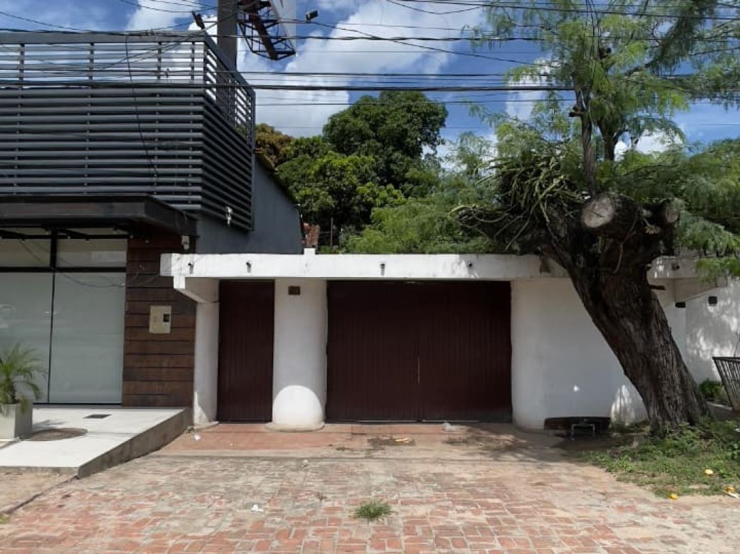 AMPLIA CASA EN VENTA, SOBRE AVENIDA BANZER, DE 772.25 M2, ZONA NORTE — imagen 12