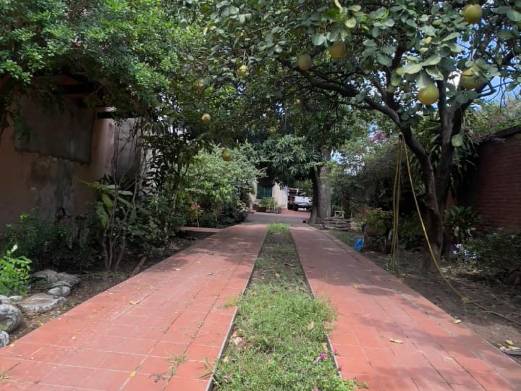 AMPLIA CASA EN VENTA, SOBRE AVENIDA BANZER, DE 772.25 M2, ZONA NORTE — imagen 9