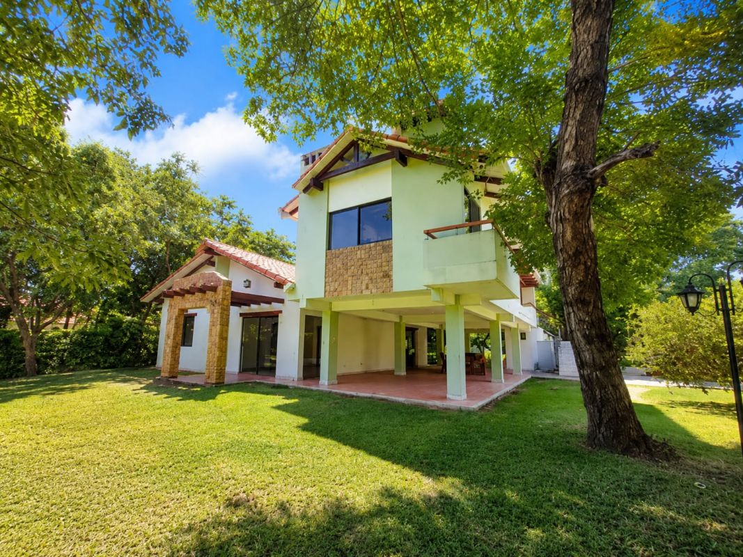 HERMOSA CASA EN LAGUNA AZUL — imagen 3