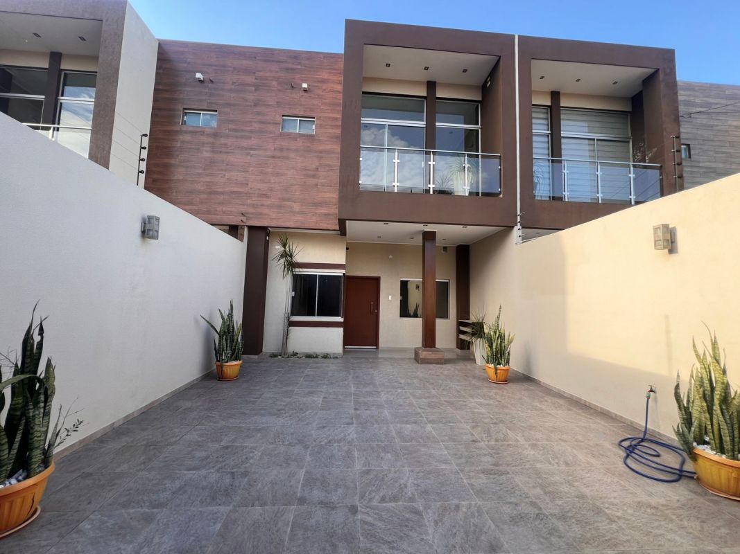 CASA DE 4 DORMITORIOS AV SANTOS DUMONT — imagen 1