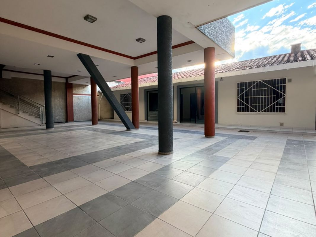 AMPLIO DEPARTAMENTO EN ALQUILER SOBRE AVENIDA — imagen 2