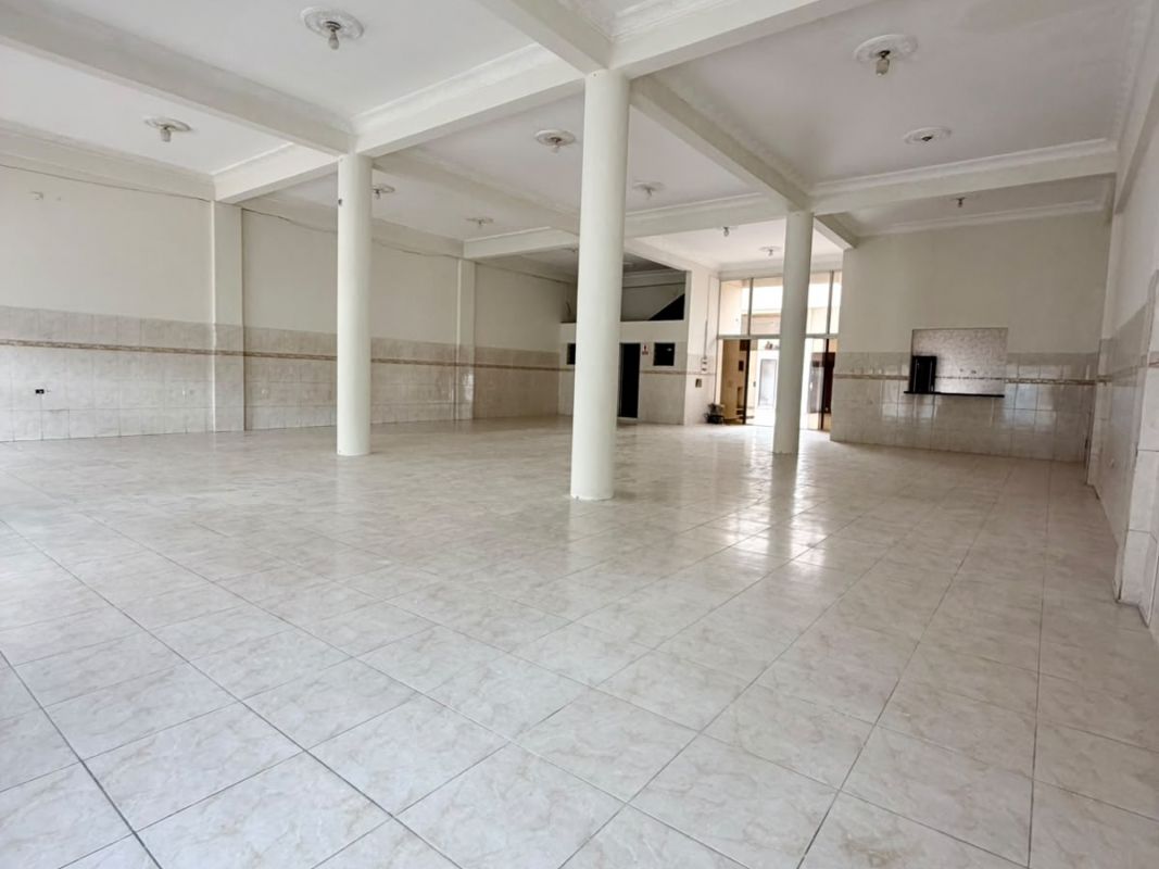CASA COMERCIAL SOBRE AVENIDA PRINCIPAL EN VENTA — imagen 5